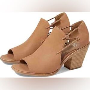 Eileen Fisher Nikki peep toe block heel sandal in tan nubuck leather sz 9